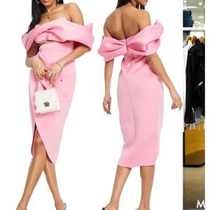 Off the Shoulder Cutout Midi Dress
ASOS DESIGN